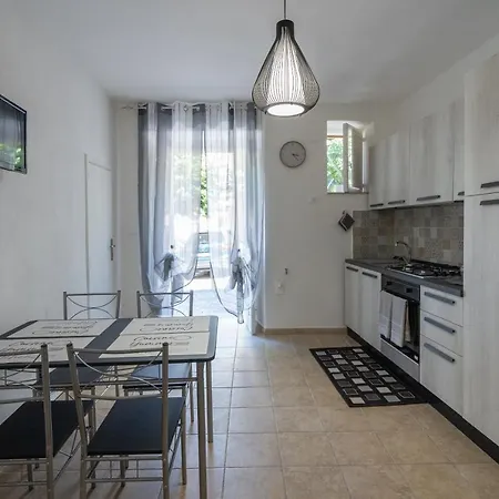Cherie Apartment *